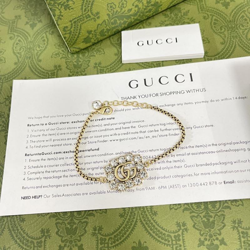 G*u*i bracelets